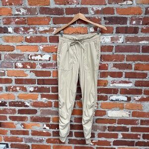 Lululemon‎ Beyond the Studio 7/8 Jogger Size 6